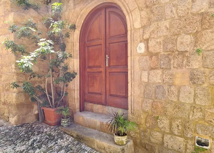 Cosmos Old Town شقة *